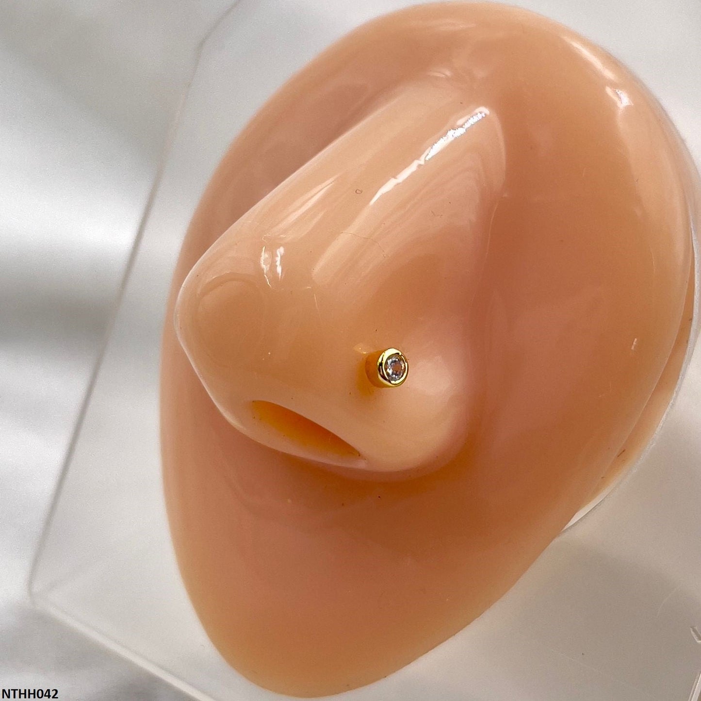 NTHH042 XYL Round Stone Nose Pin - NTHH