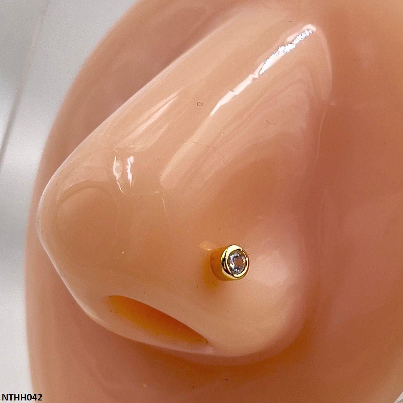 NTHH042 XYL Round Stone Nose Pin - NTHH