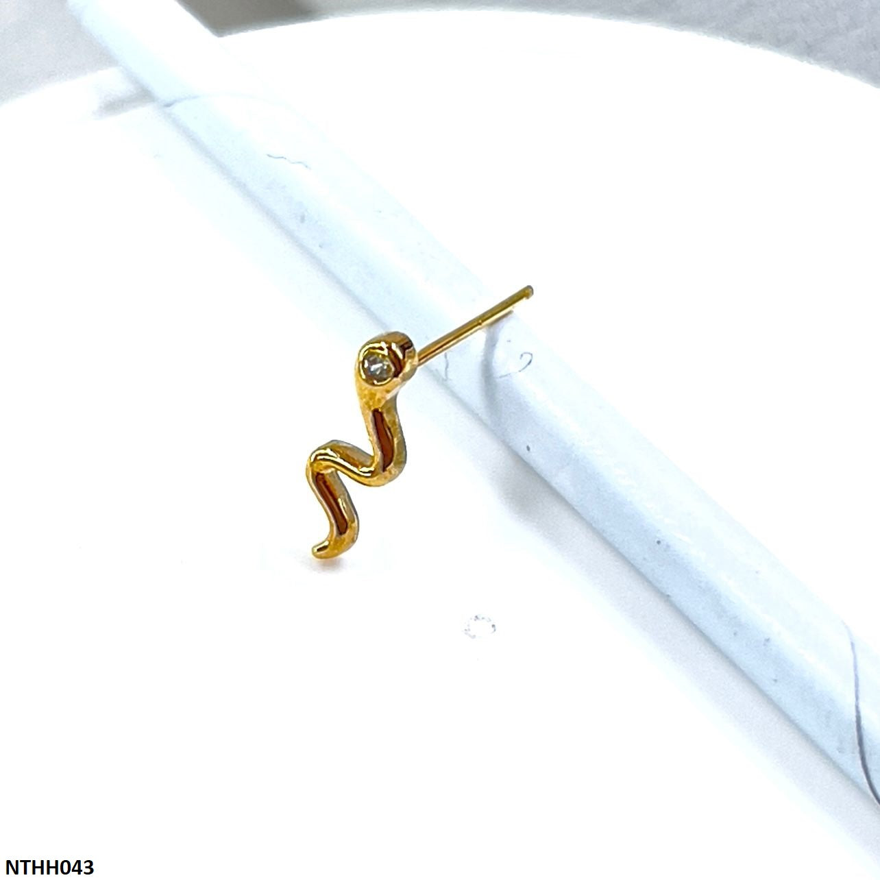 NTHH043 XYL Snack Nose Pin - NTHH