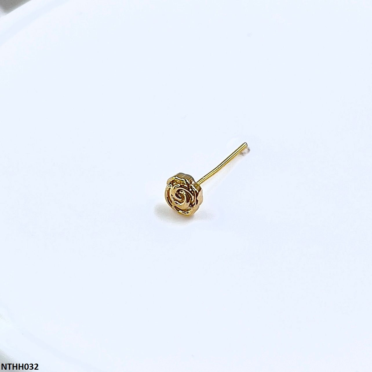 NTHH032 XYL  Flower Nose Pin - NTHH