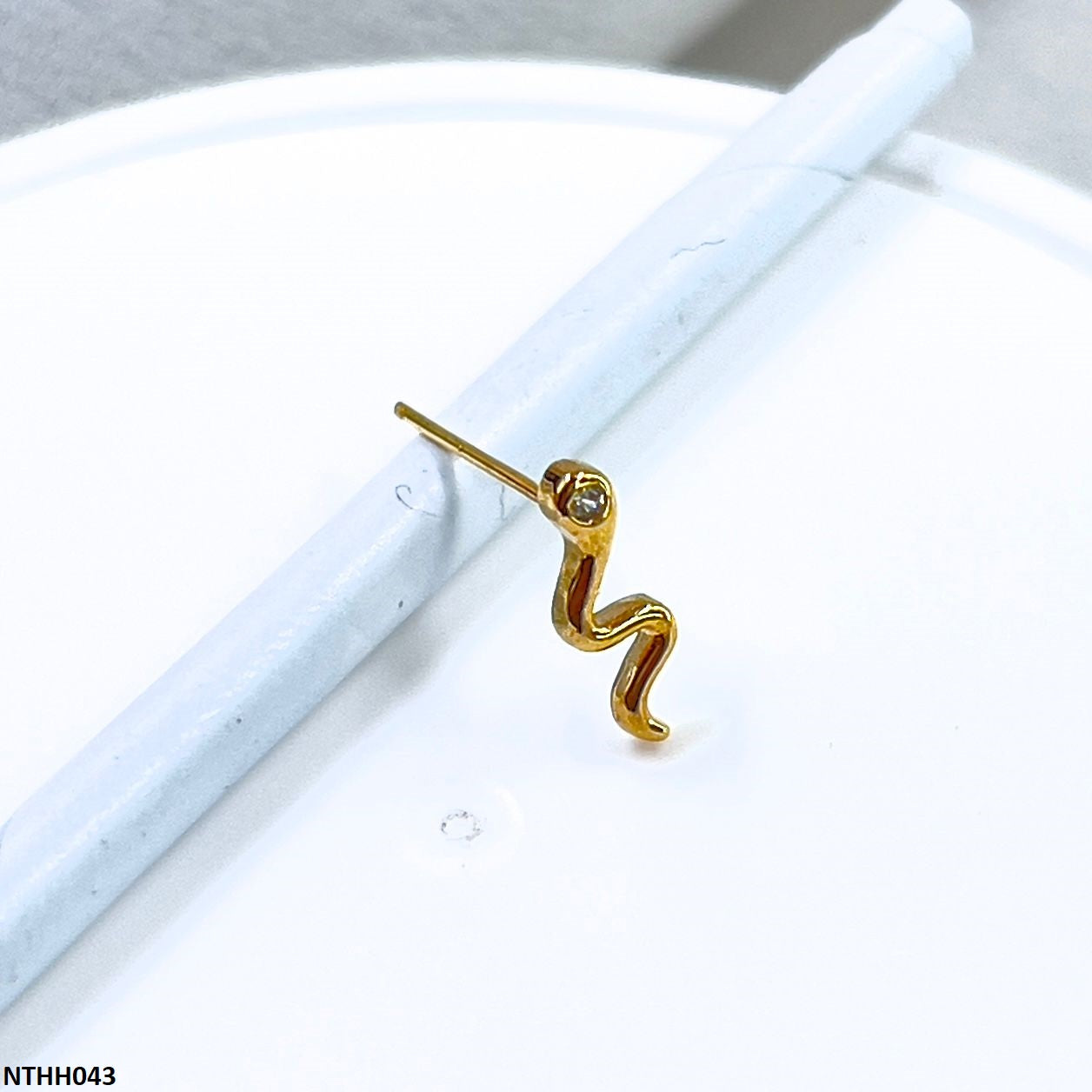 NTHH043 XYL Snack Nose Pin - NTHH