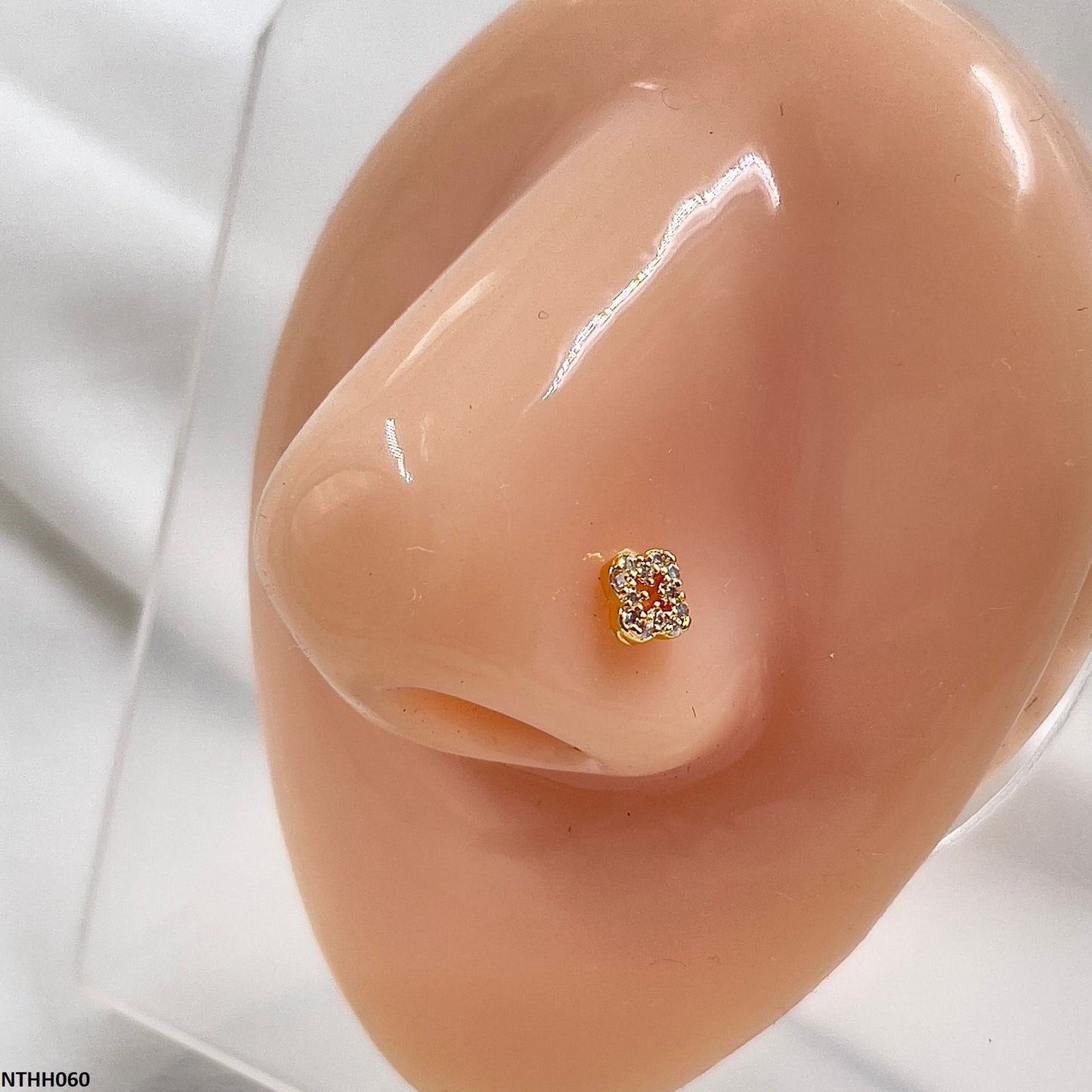 NTHH060 XYL  Flower Nose Pin - NTHH